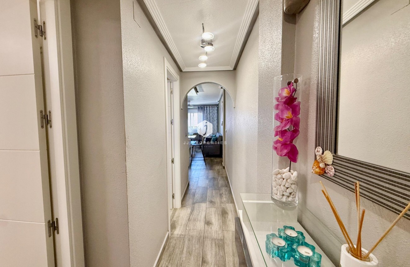 Z drugiej ręki - Mieszkanie w bloku -
Torrevieja - PARQUE DE LAS NACIONES