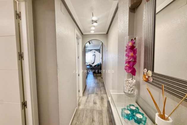 Z drugiej ręki - Mieszkanie w bloku -
Torrevieja - PARQUE DE LAS NACIONES