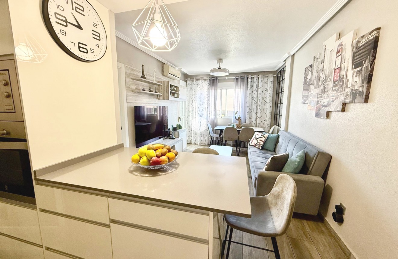 Z drugiej ręki - Mieszkanie w bloku -
Torrevieja - PARQUE DE LAS NACIONES