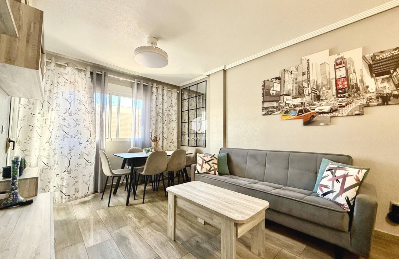 Z drugiej ręki - Mieszkanie w bloku -
Torrevieja - PARQUE DE LAS NACIONES