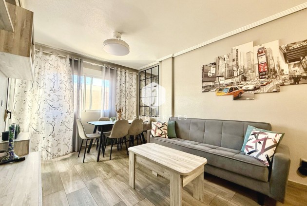 Z drugiej ręki - Mieszkanie w bloku -
Torrevieja - PARQUE DE LAS NACIONES