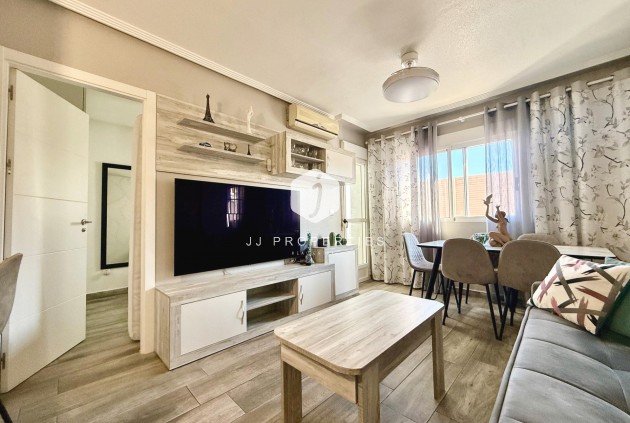 Z drugiej ręki - Mieszkanie w bloku -
Torrevieja - PARQUE DE LAS NACIONES