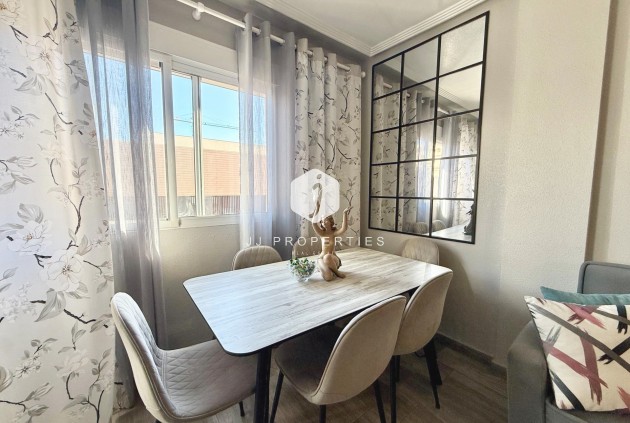 Z drugiej ręki - Mieszkanie w bloku -
Torrevieja - PARQUE DE LAS NACIONES