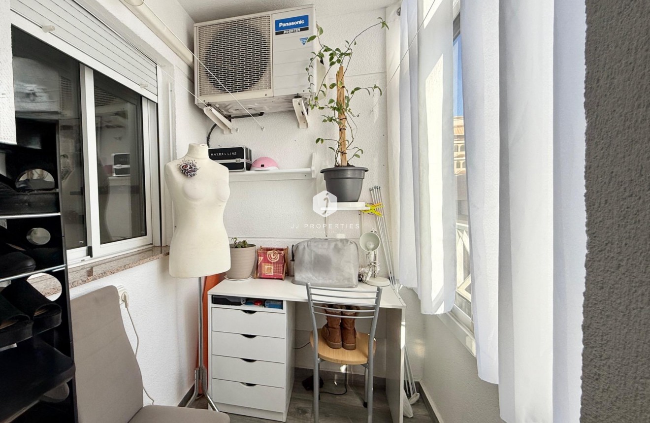 Z drugiej ręki - Mieszkanie w bloku -
Torrevieja - PARQUE DE LAS NACIONES