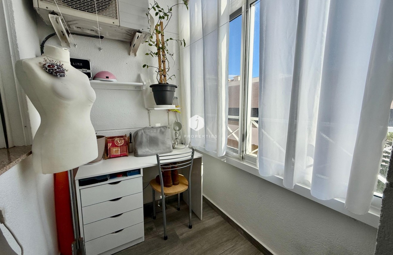 Z drugiej ręki - Mieszkanie w bloku -
Torrevieja - PARQUE DE LAS NACIONES