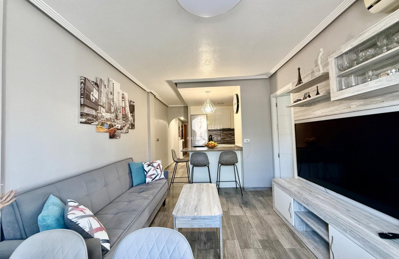 Z drugiej ręki - Mieszkanie w bloku -
Torrevieja - PARQUE DE LAS NACIONES