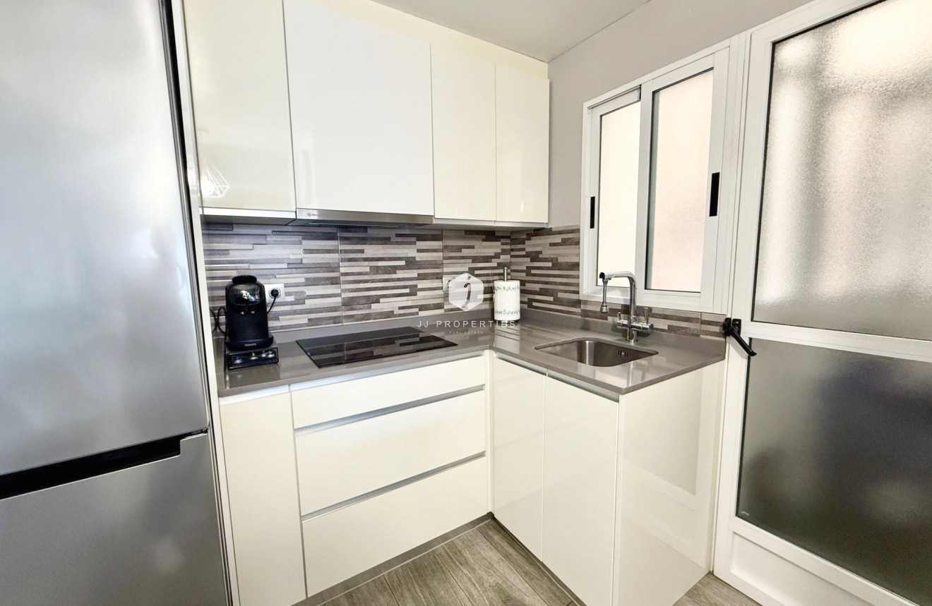 Z drugiej ręki - Mieszkanie w bloku -
Torrevieja - PARQUE DE LAS NACIONES