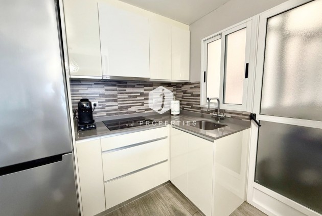 Z drugiej ręki - Mieszkanie w bloku -
Torrevieja - PARQUE DE LAS NACIONES