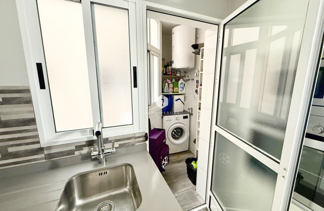 Z drugiej ręki - Mieszkanie w bloku -
Torrevieja - PARQUE DE LAS NACIONES