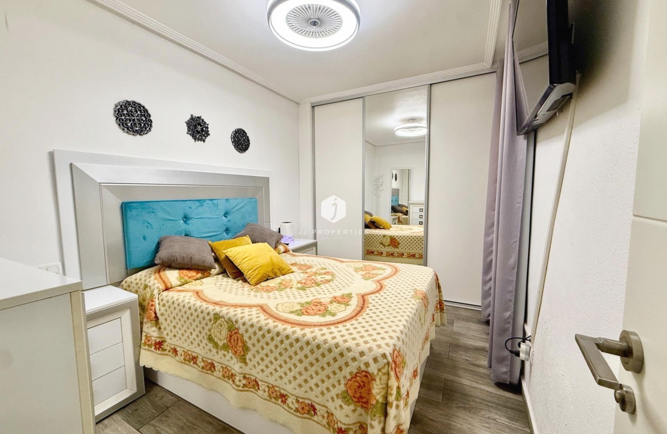 Z drugiej ręki - Mieszkanie w bloku -
Torrevieja - PARQUE DE LAS NACIONES