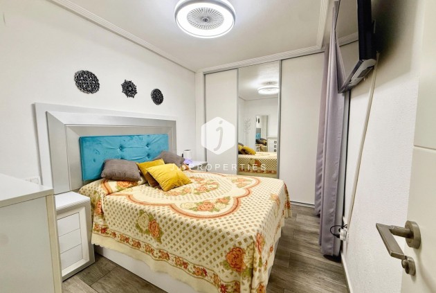 Z drugiej ręki - Mieszkanie w bloku -
Torrevieja - PARQUE DE LAS NACIONES