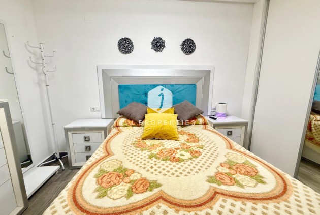 Z drugiej ręki - Mieszkanie w bloku -
Torrevieja - PARQUE DE LAS NACIONES