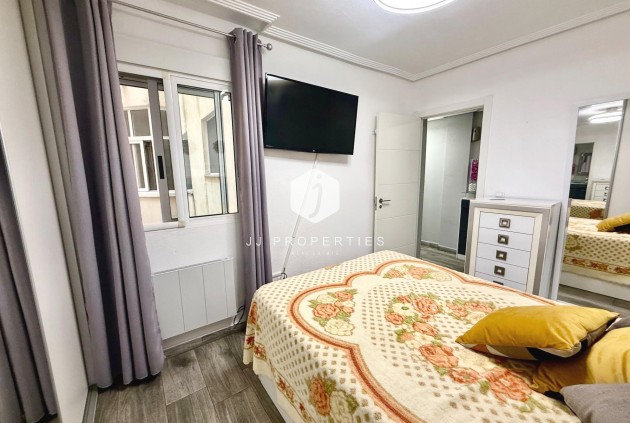 Z drugiej ręki - Mieszkanie w bloku -
Torrevieja - PARQUE DE LAS NACIONES