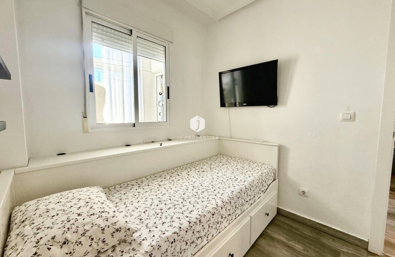 Z drugiej ręki - Mieszkanie w bloku -
Torrevieja - PARQUE DE LAS NACIONES