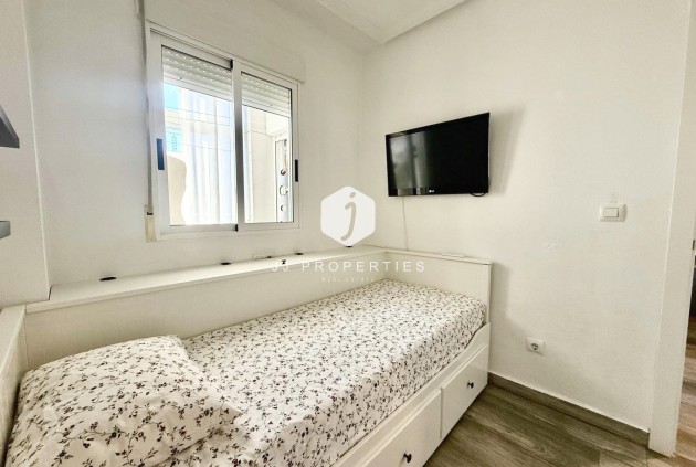 Z drugiej ręki - Mieszkanie w bloku -
Torrevieja - PARQUE DE LAS NACIONES