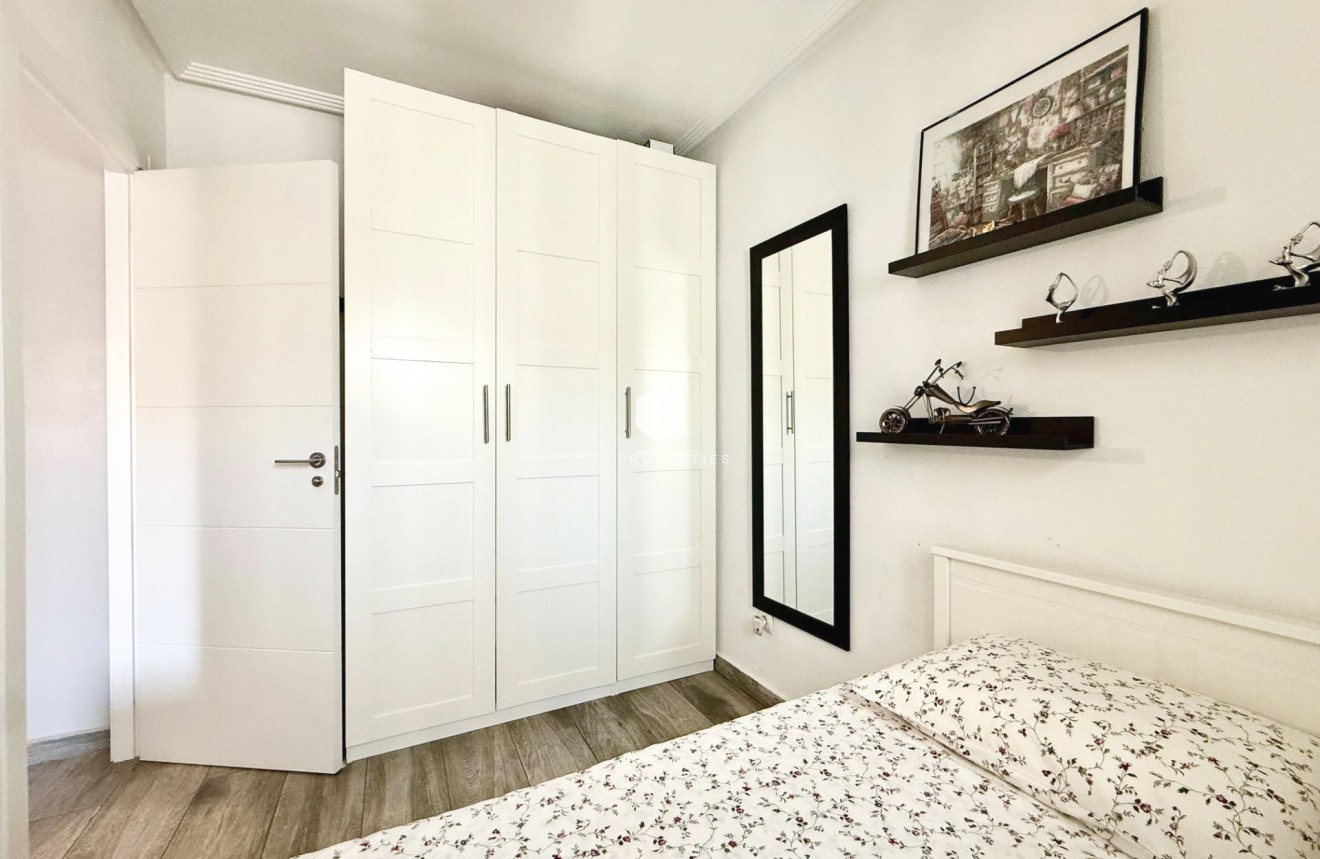 Z drugiej ręki - Mieszkanie w bloku -
Torrevieja - PARQUE DE LAS NACIONES