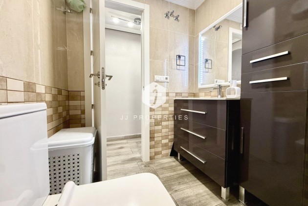 Z drugiej ręki - Mieszkanie w bloku -
Torrevieja - PARQUE DE LAS NACIONES