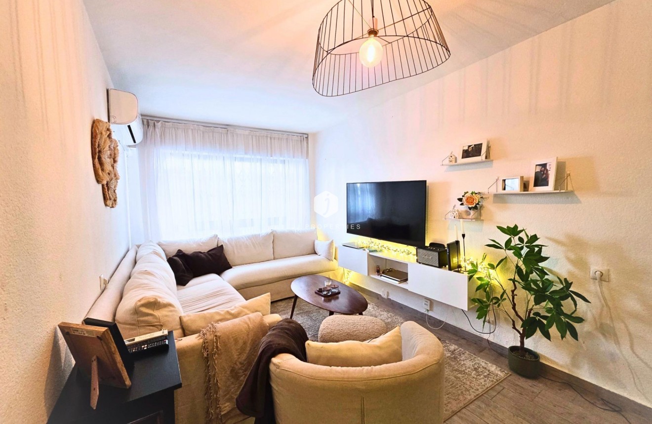 Z drugiej ręki - Mieszkanie w bloku -
Torrevieja - Playa del Cura