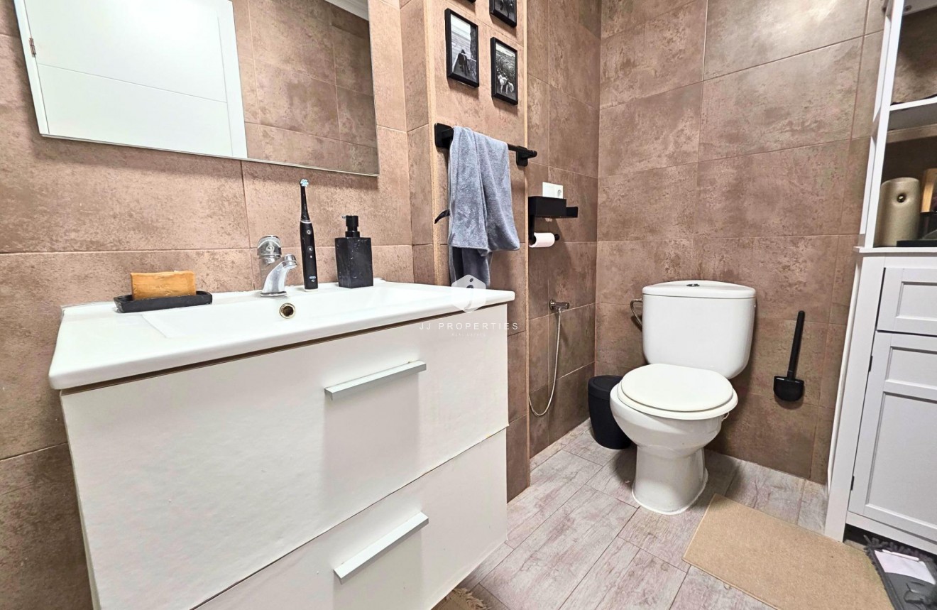 Z drugiej ręki - Mieszkanie w bloku -
Torrevieja - Playa del Cura