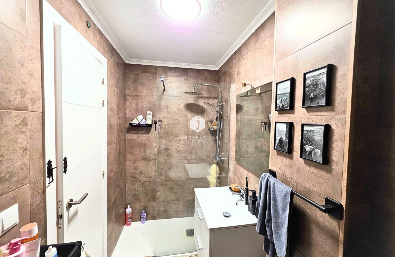 Z drugiej ręki - Mieszkanie w bloku -
Torrevieja - Playa del Cura