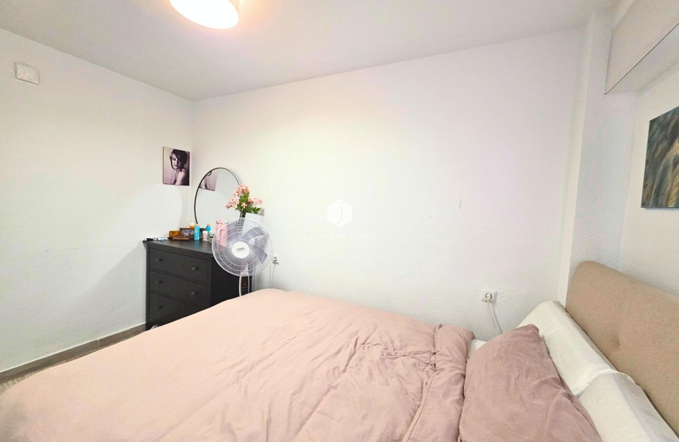 Z drugiej ręki - Mieszkanie w bloku -
Torrevieja - Playa del Cura