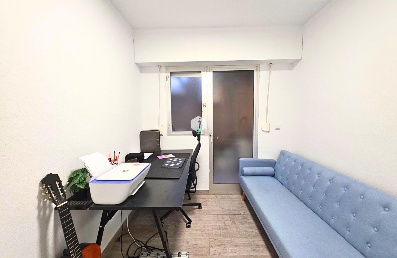 Z drugiej ręki - Mieszkanie w bloku -
Torrevieja - Playa del Cura