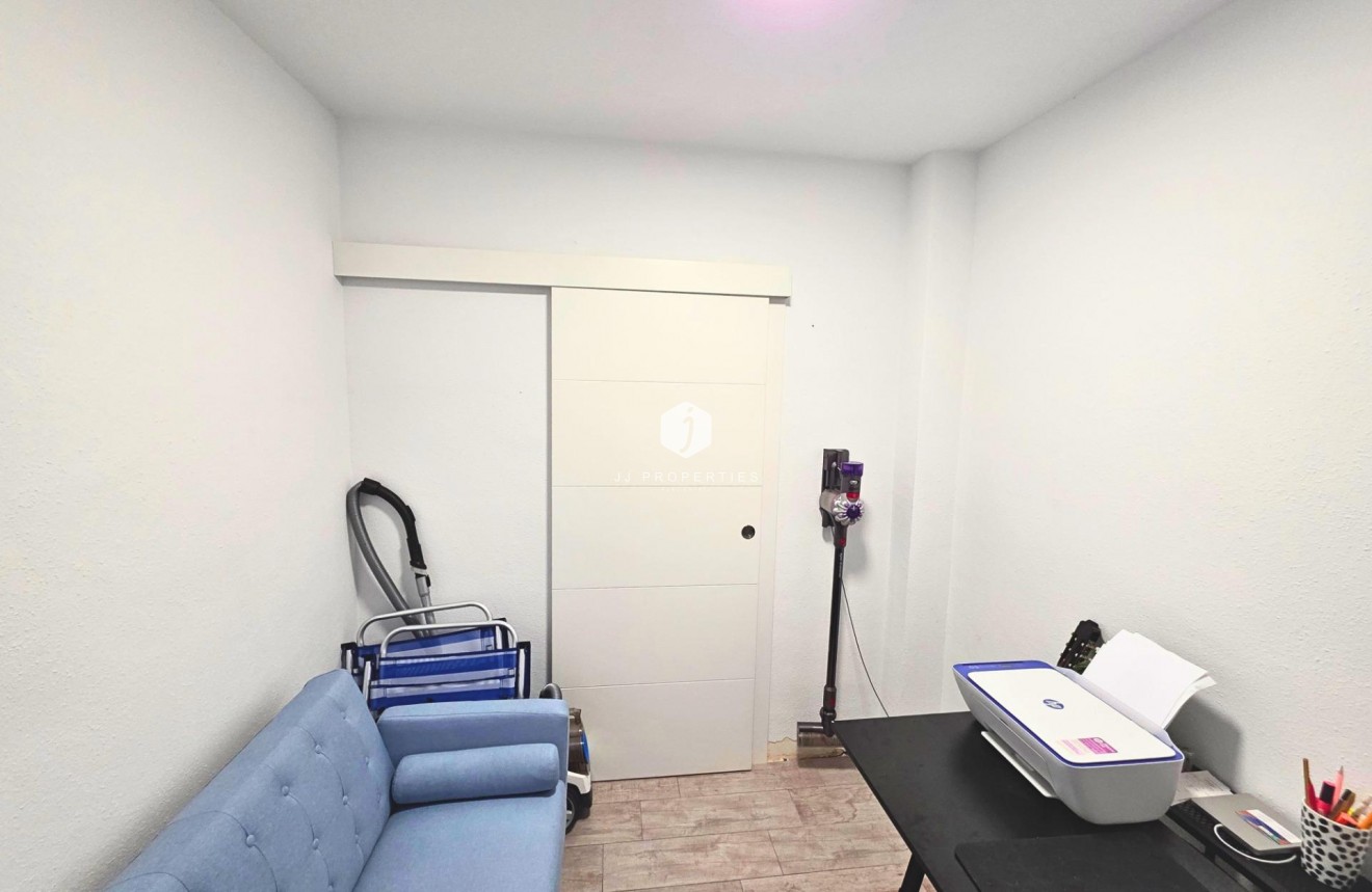 Z drugiej ręki - Mieszkanie w bloku -
Torrevieja - Playa del Cura