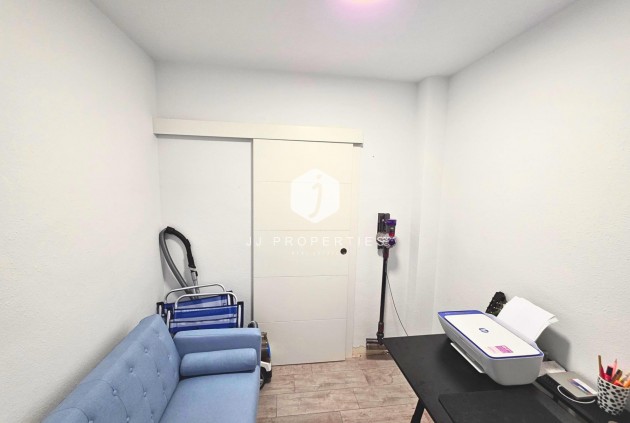 Z drugiej ręki - Mieszkanie w bloku -
Torrevieja - Playa del Cura