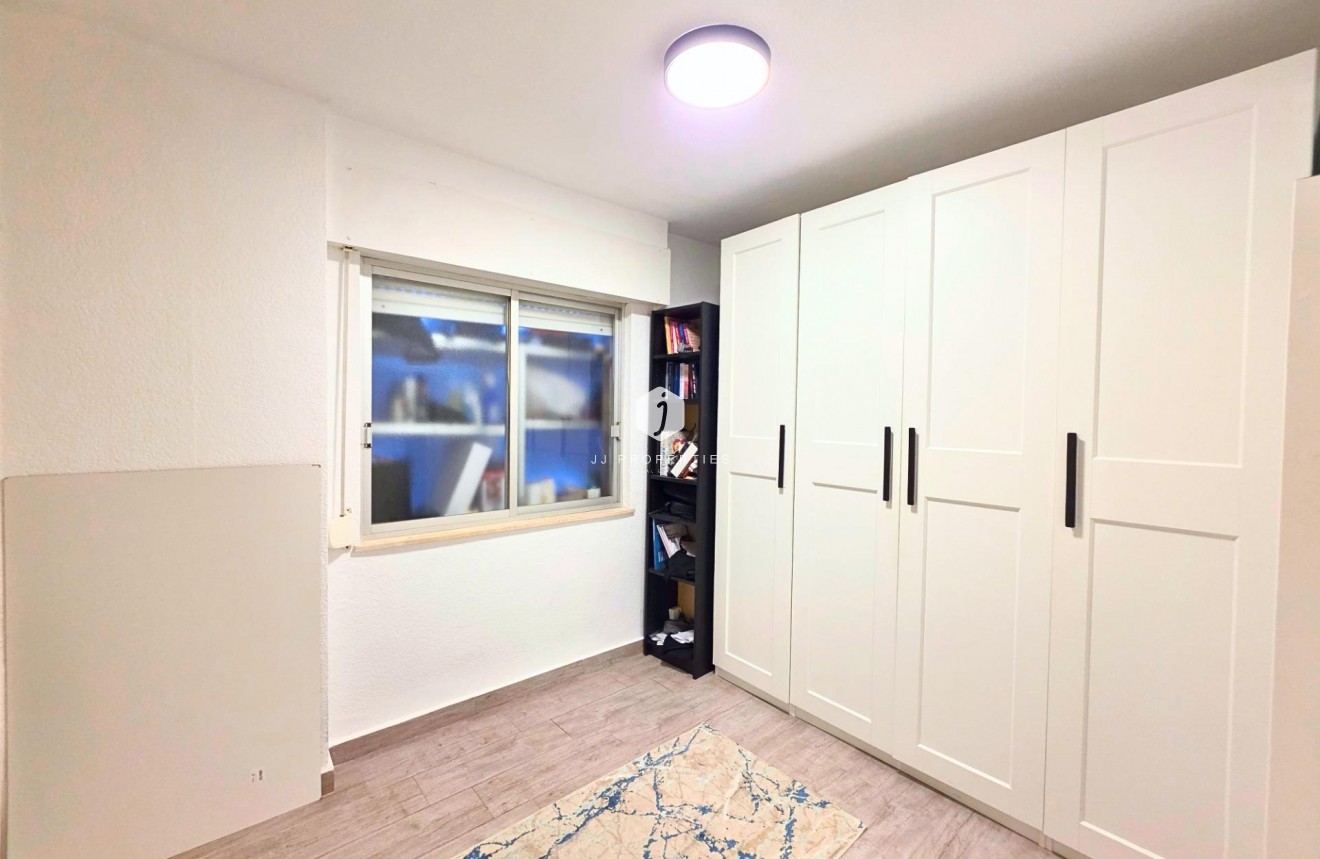 Z drugiej ręki - Mieszkanie w bloku -
Torrevieja - Playa del Cura