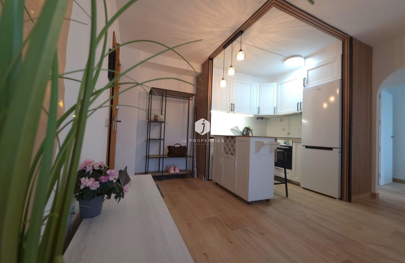 Z drugiej ręki - Daszek -
Torrevieja - Cala Ferris