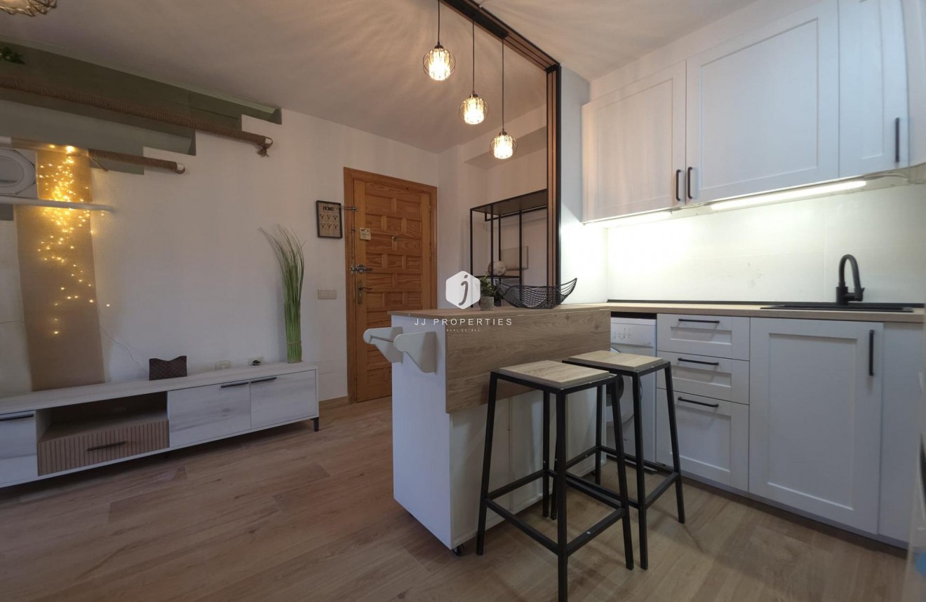 Z drugiej ręki - Daszek -
Torrevieja - Cala Ferris