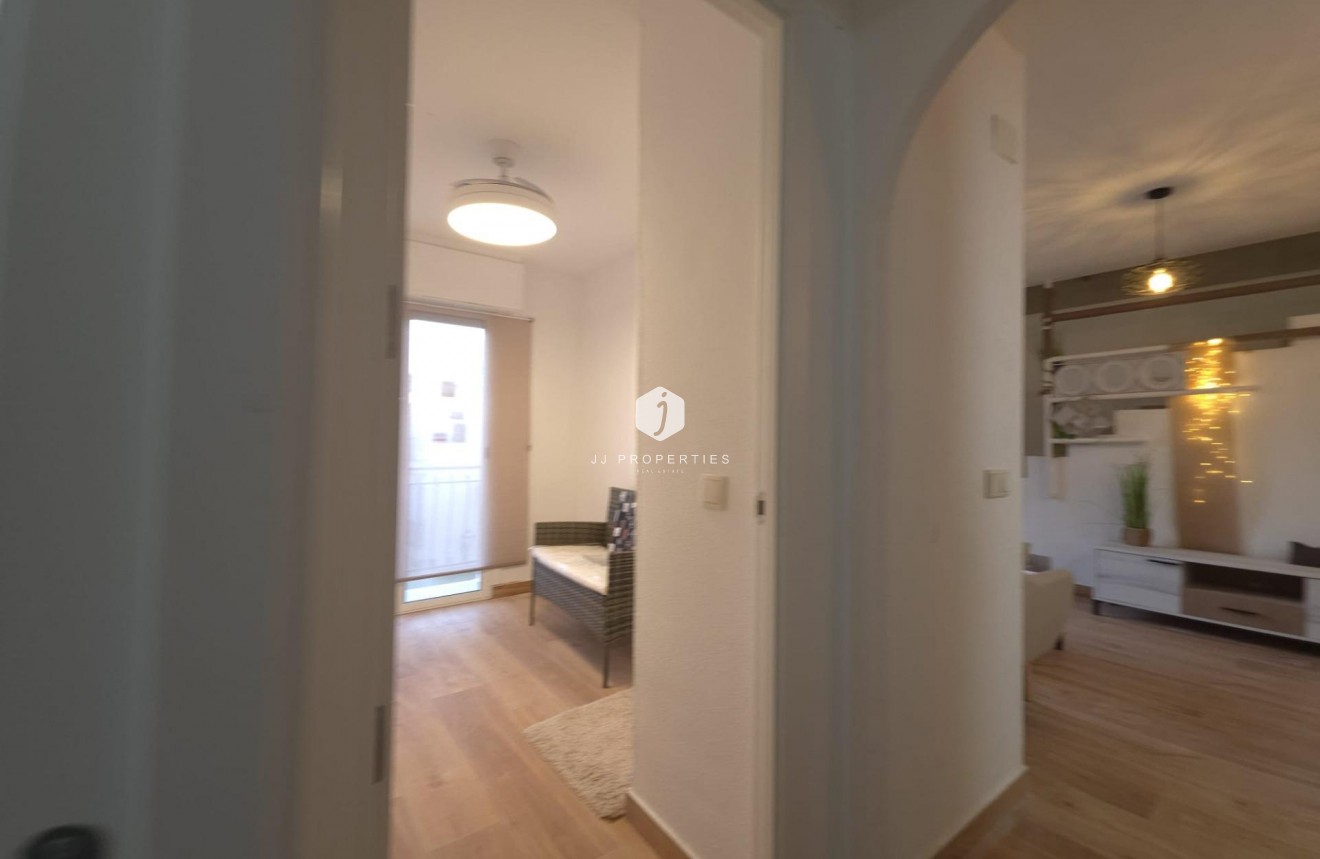 Z drugiej ręki - Daszek -
Torrevieja - Cala Ferris