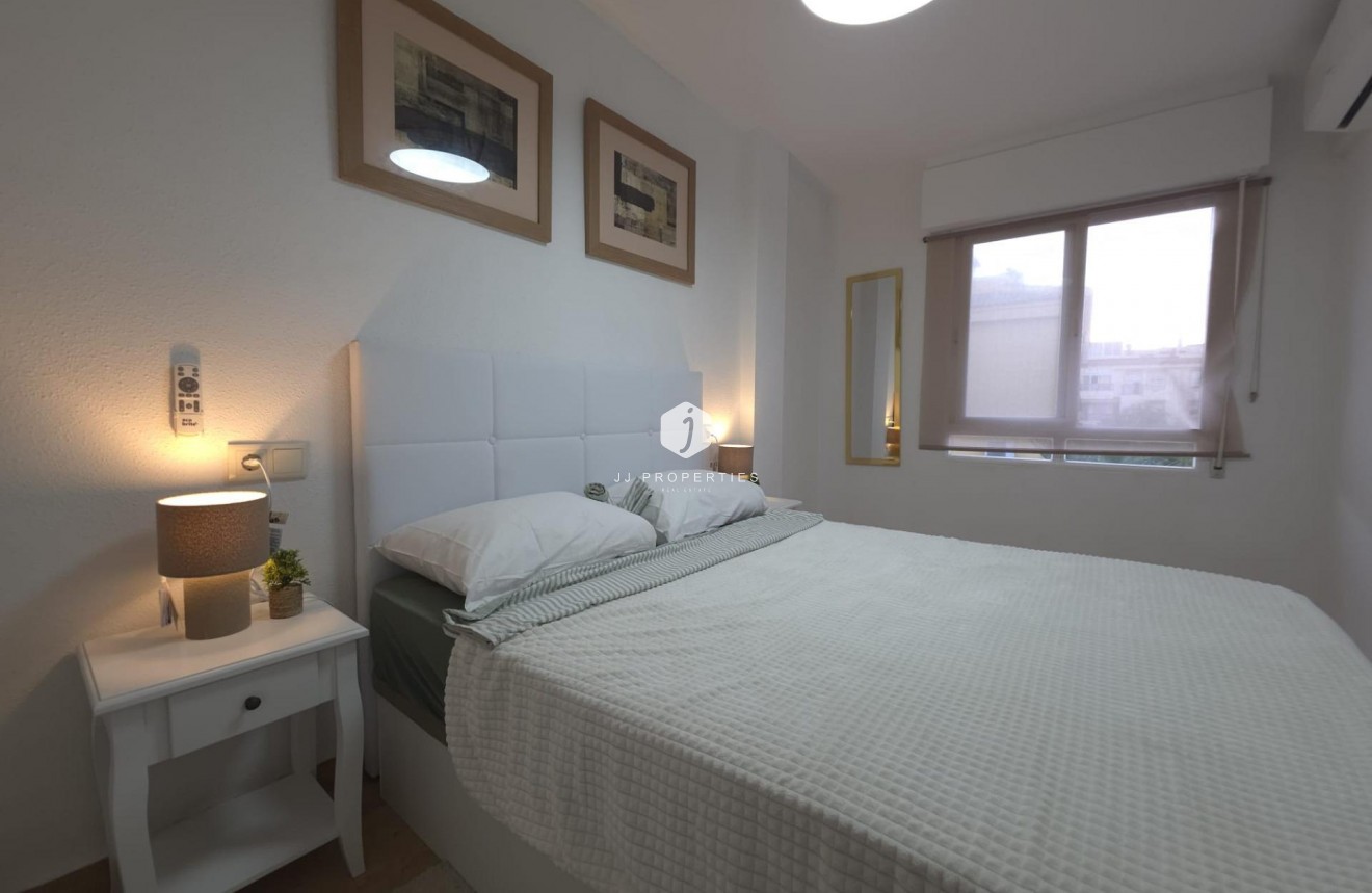 Z drugiej ręki - Daszek -
Torrevieja - Cala Ferris