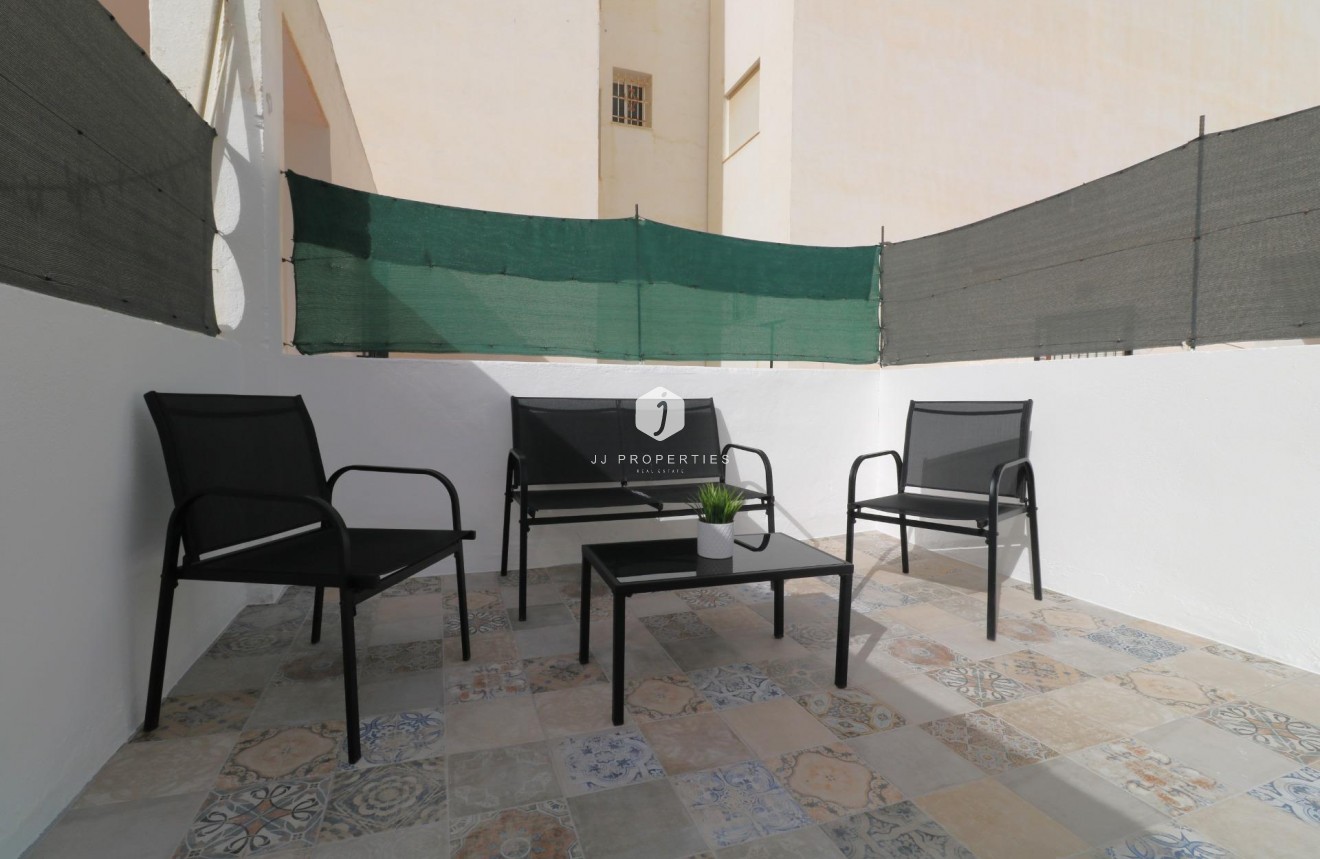 Z drugiej ręki - Daszek -
Torrevieja - Acequion