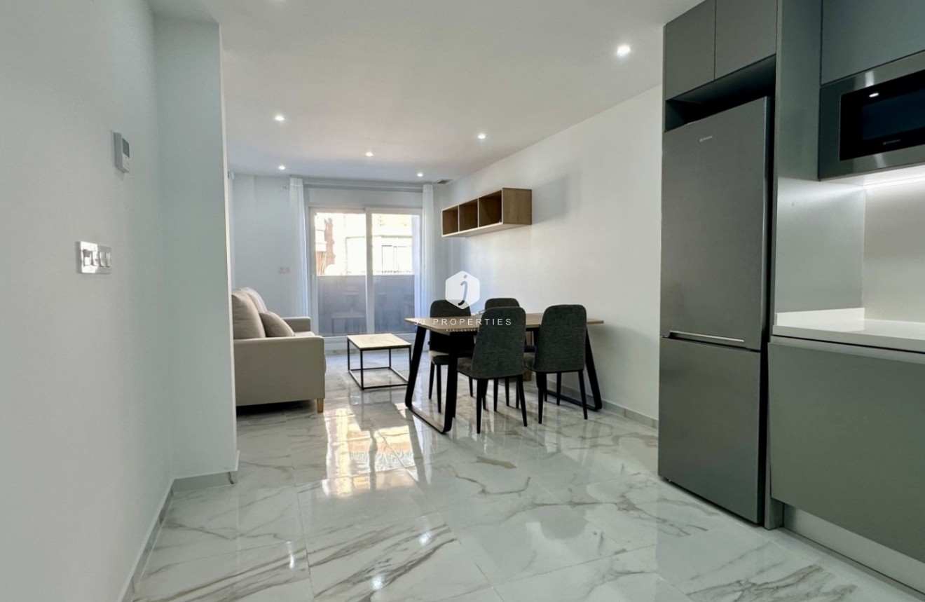 Z drugiej ręki - Mieszkanie w bloku -
Torrevieja - Costa Blanca