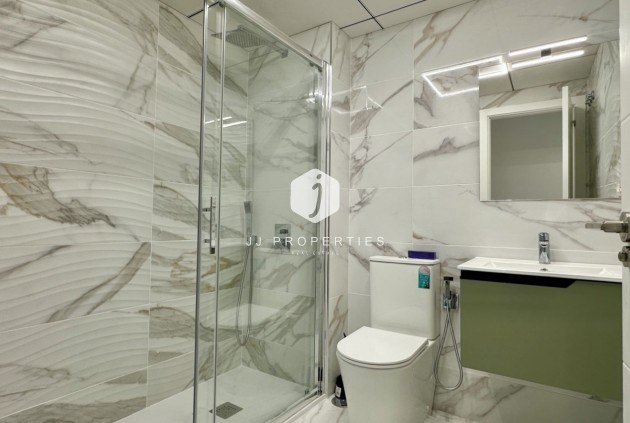 Z drugiej ręki - Mieszkanie w bloku -
Torrevieja - Costa Blanca