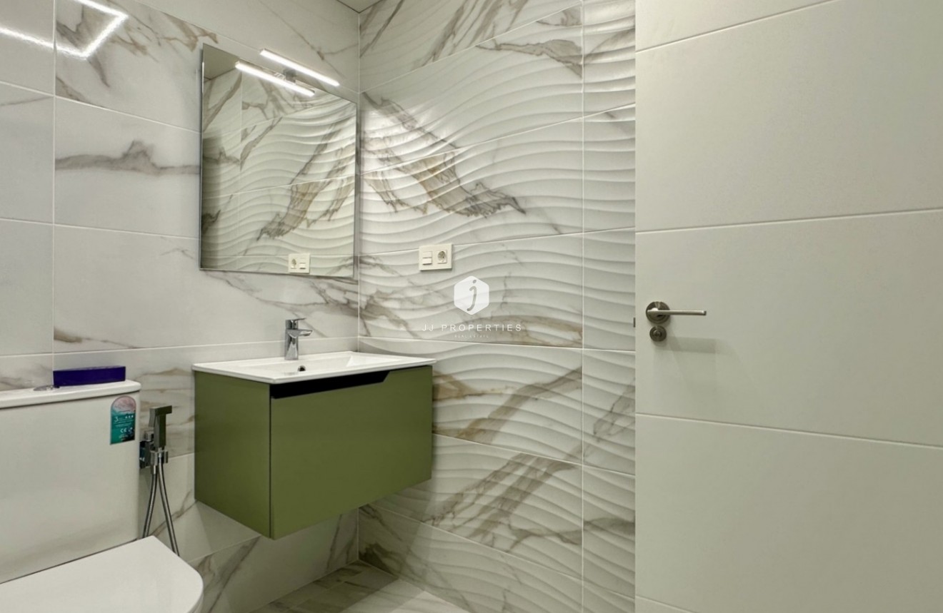 Z drugiej ręki - Mieszkanie w bloku -
Torrevieja - Costa Blanca