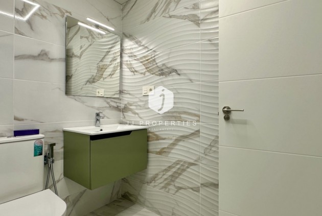 Z drugiej ręki - Mieszkanie w bloku -
Torrevieja - Costa Blanca