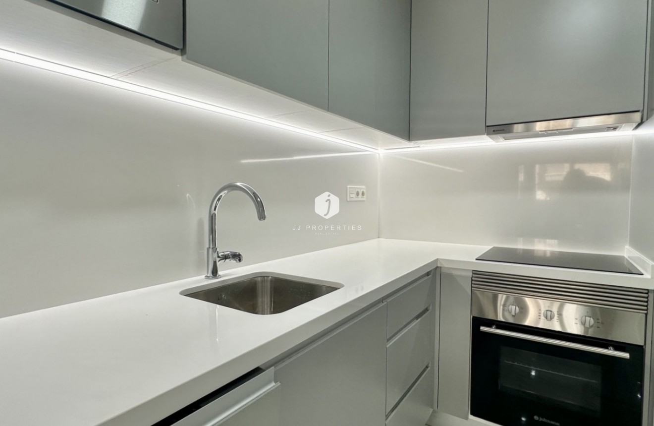 Z drugiej ręki - Mieszkanie w bloku -
Torrevieja - Costa Blanca