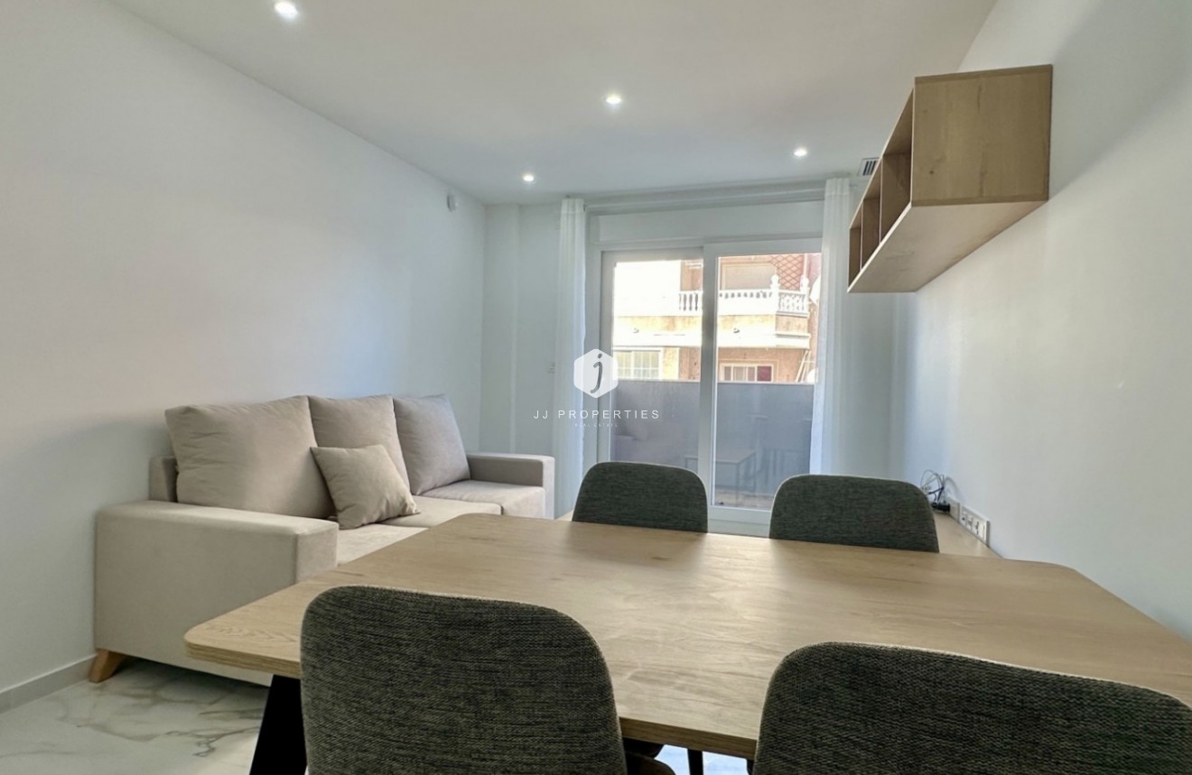 Z drugiej ręki - Mieszkanie w bloku -
Torrevieja - Costa Blanca