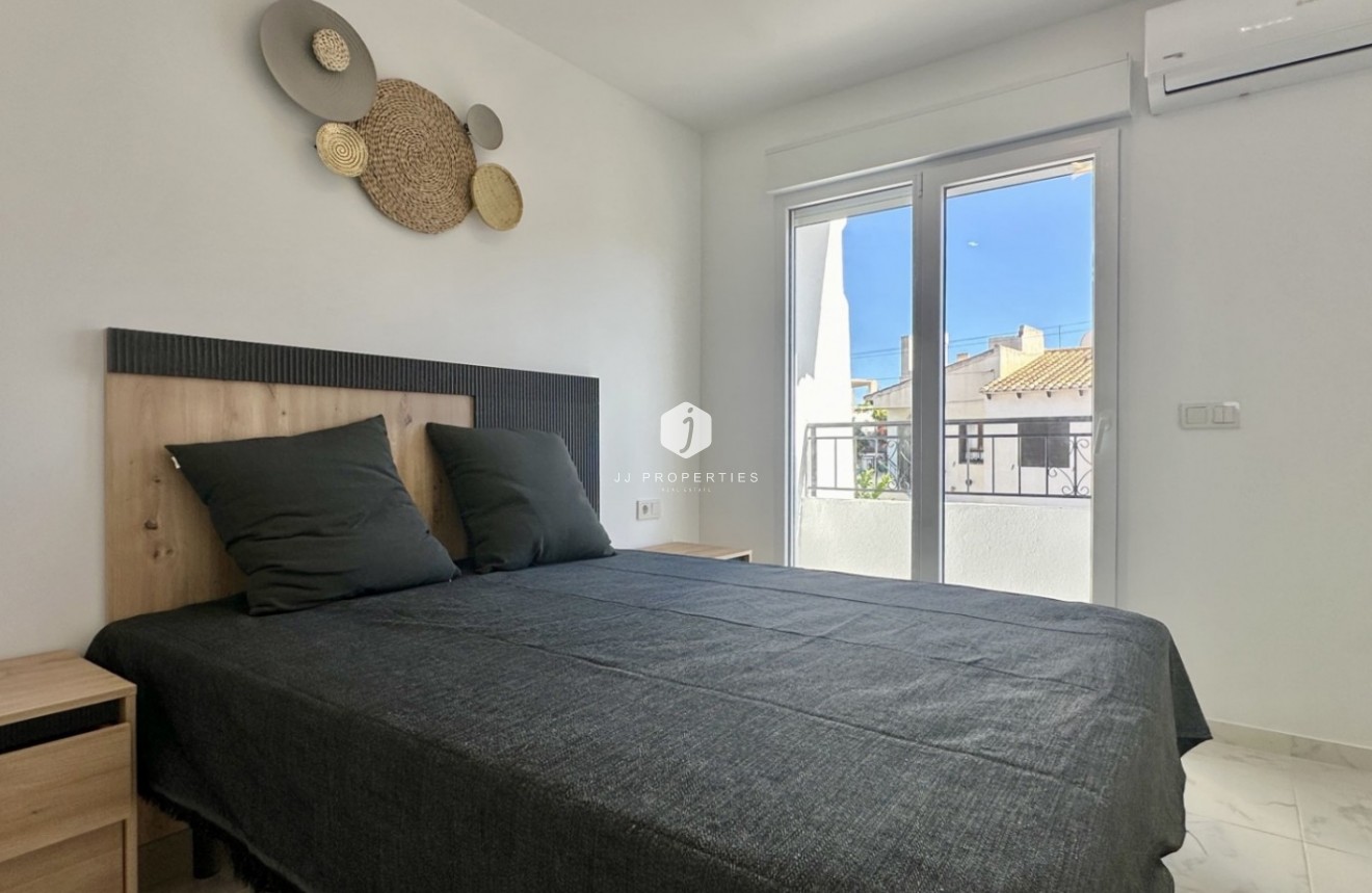 Z drugiej ręki - Szalet -
Torrevieja - Costa Blanca