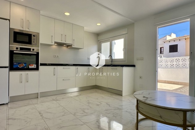 Z drugiej ręki - Szalet -
Torrevieja - Costa Blanca