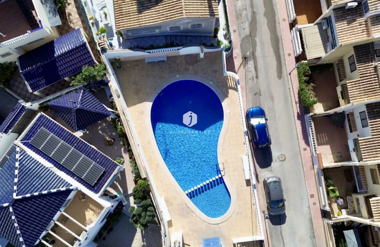 Z drugiej ręki - Szalet -
Torrevieja - Costa Blanca