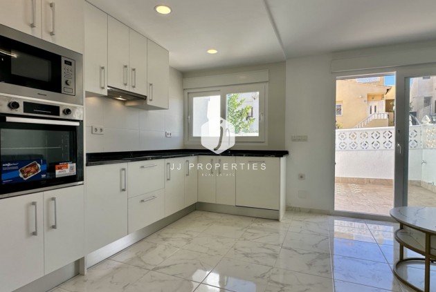 Z drugiej ręki - Szalet -
Torrevieja - Costa Blanca