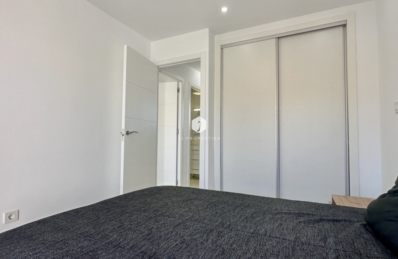 Z drugiej ręki - Szalet -
Torrevieja - Costa Blanca