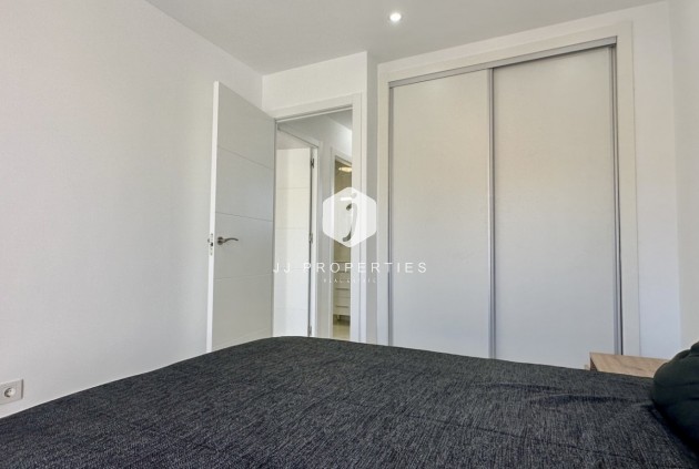 Z drugiej ręki - Szalet -
Torrevieja - Costa Blanca