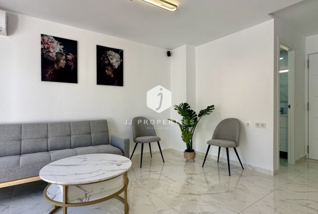 Z drugiej ręki - Szalet -
Torrevieja - Costa Blanca