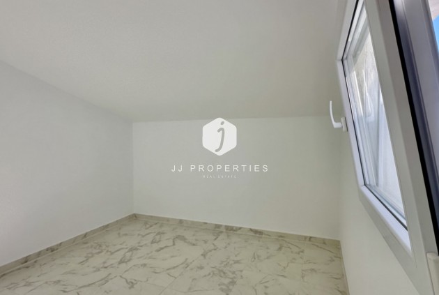 Z drugiej ręki - Szalet -
Torrevieja - Costa Blanca