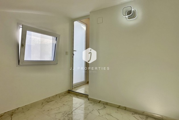 Z drugiej ręki - Szalet -
Torrevieja - Costa Blanca