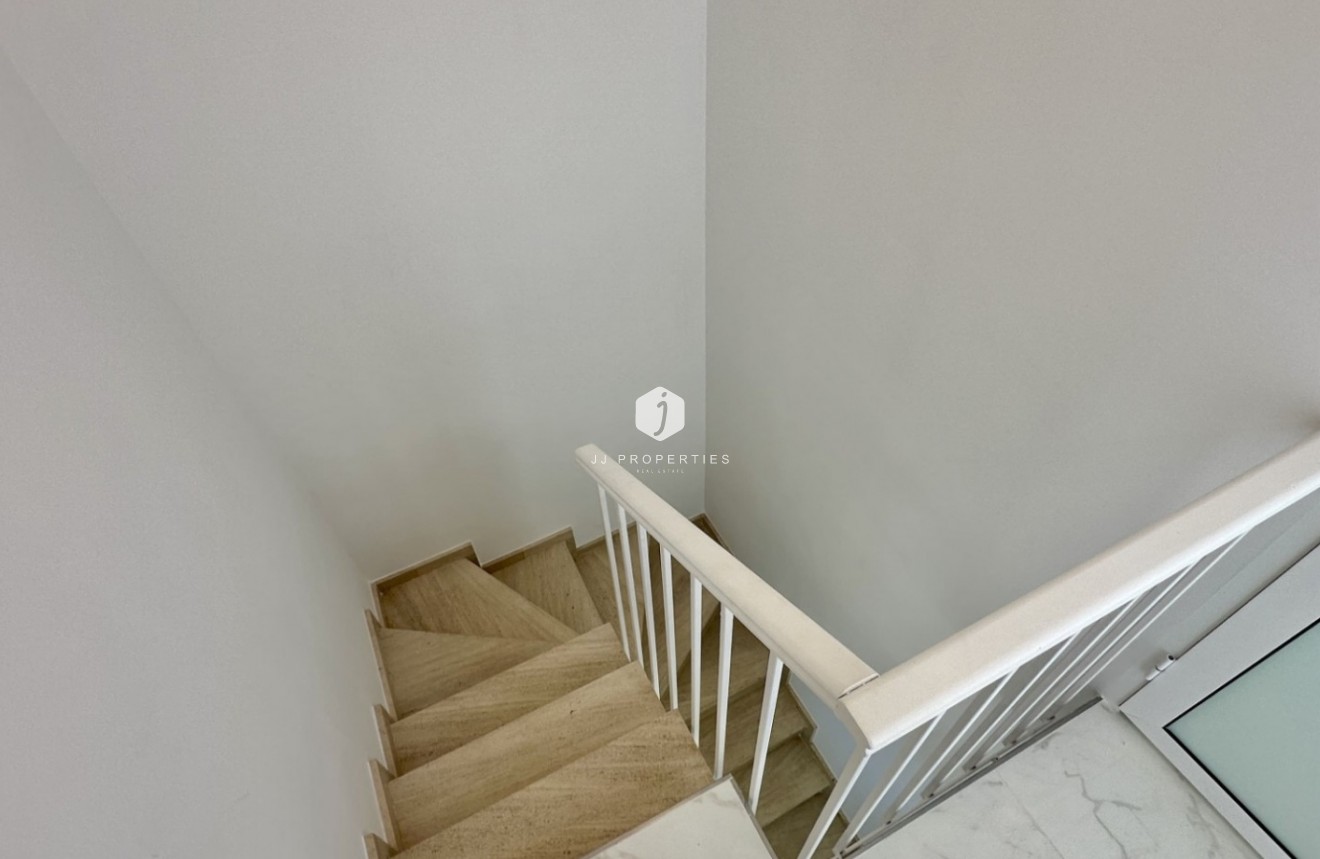 Z drugiej ręki - Szalet -
Torrevieja - Costa Blanca